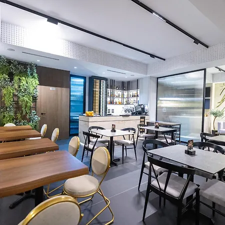 Diora's And Apartahotel Vlorë