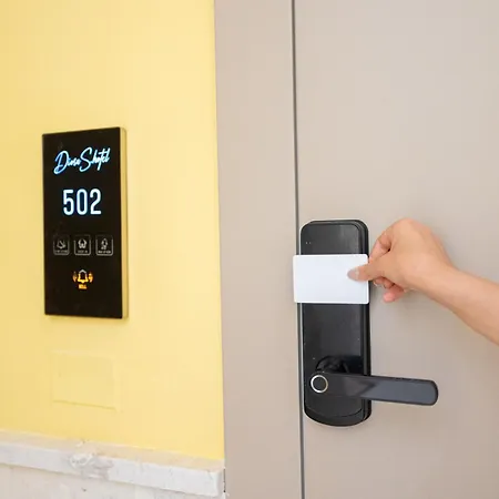 Diora's And Aparthotel