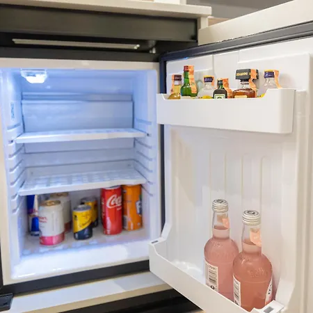 Diora's And Aparthotel