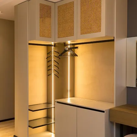 Diora's And Aparthotel