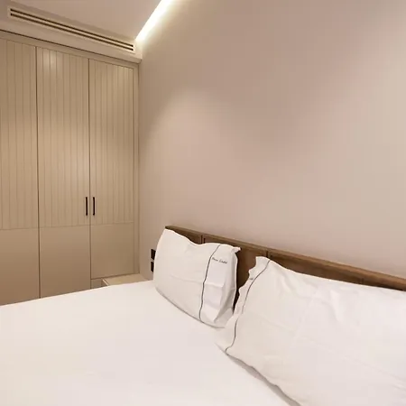 Diora's And Aparthotel 5*