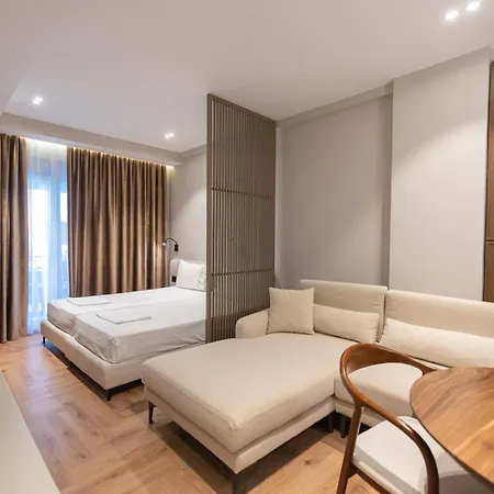 Diora's And Aparthotel