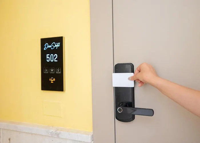 Diora's And Apartahotel