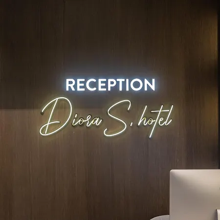 Diora's And Hotel Vlore