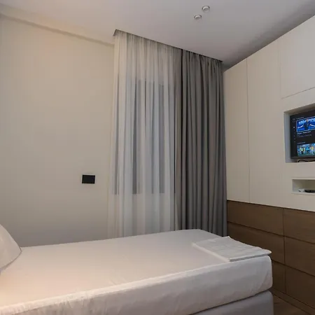 Hotel Diora's And 5*