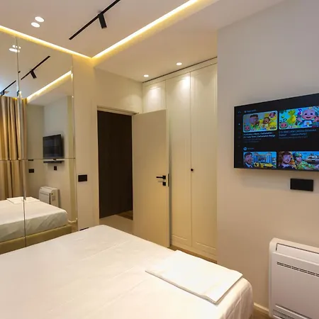 Diora's And Hotel Vlore