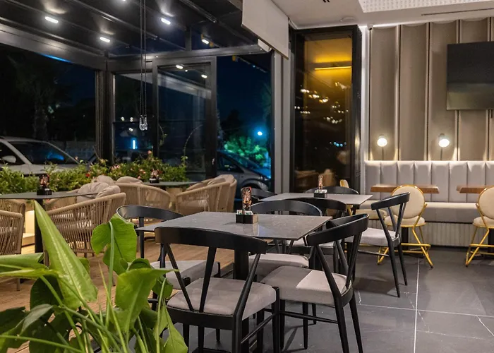 Diora's And Hotel apartamentowy Wlora